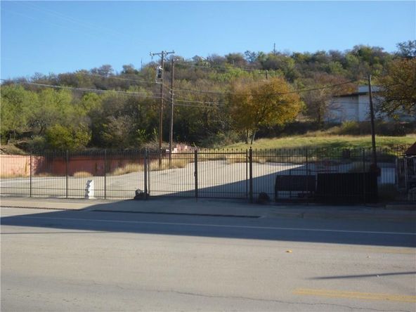 416 N Oak Ave, Mineral Wells, TX 76067